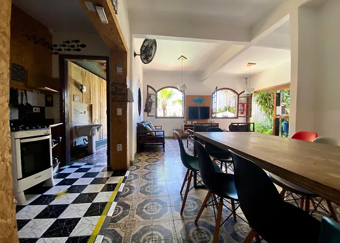 A Coroa Hostel & Suites
